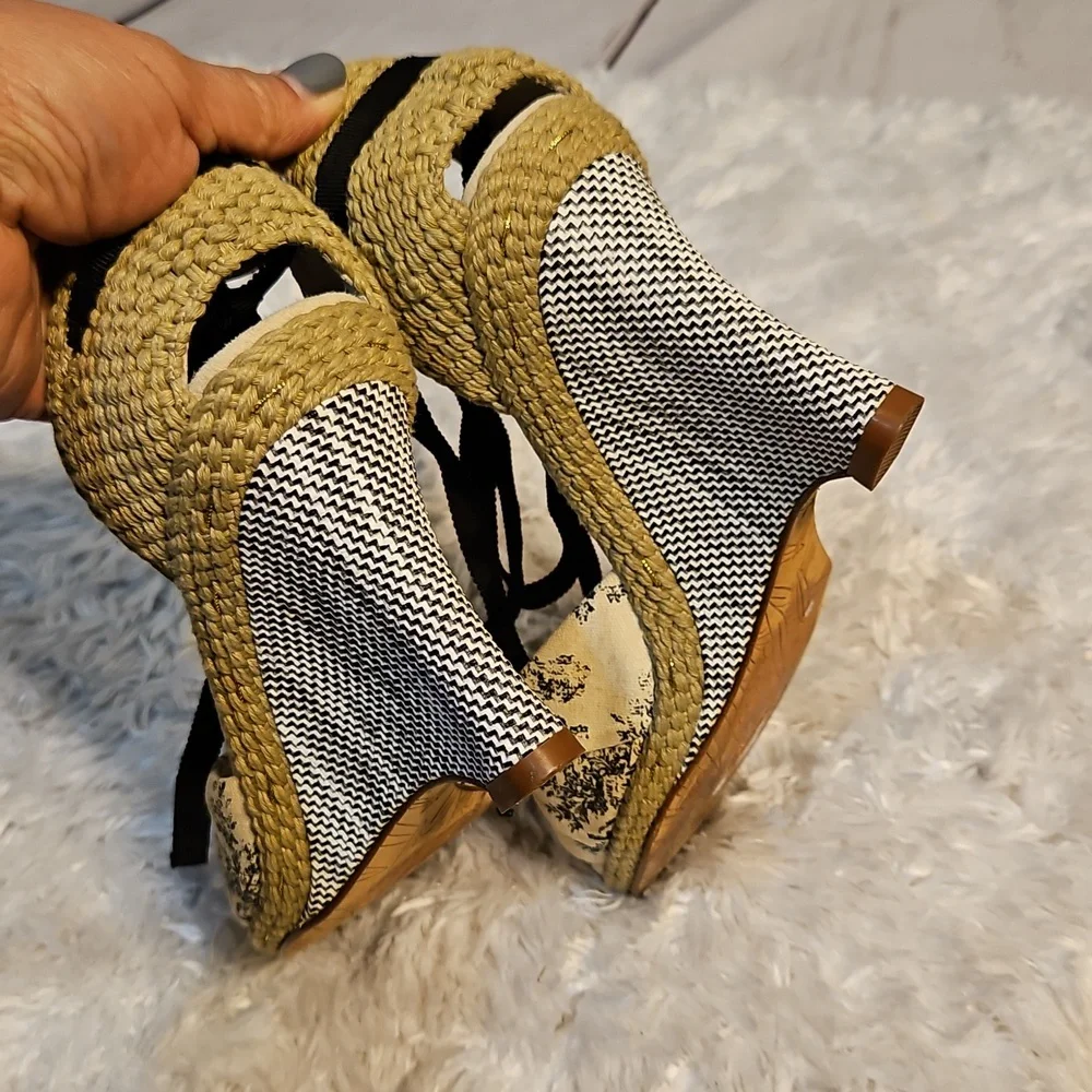 Cole Haan straps scheme peep